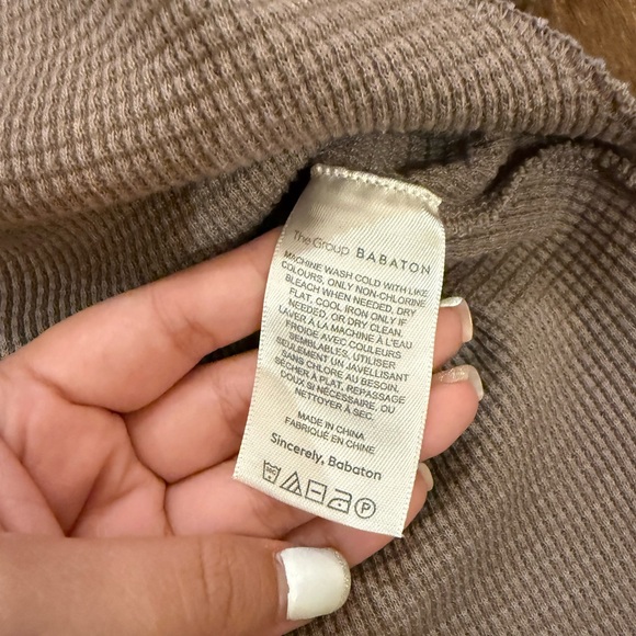 Aritzia The Group by Babaton Thermal Cowl Neck Long Sleeve Taupe size XXS - Picture 12 of 14